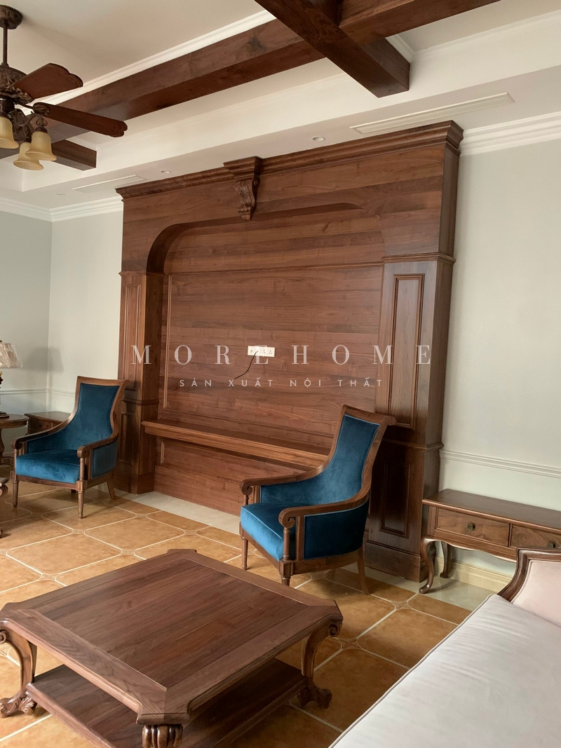 Lấy cảm hứng từ phong cách tân cổ điển sang trọng, thi công nội thất phòng khách để tạo ra một không gian sống đẳng cáp, thể hiện được cá tính và sự giàu có của chủ nhà.